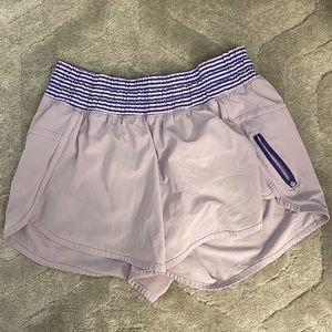 Lululemon Tracker Short III *4-way Stretch Sz 6 excellent condition